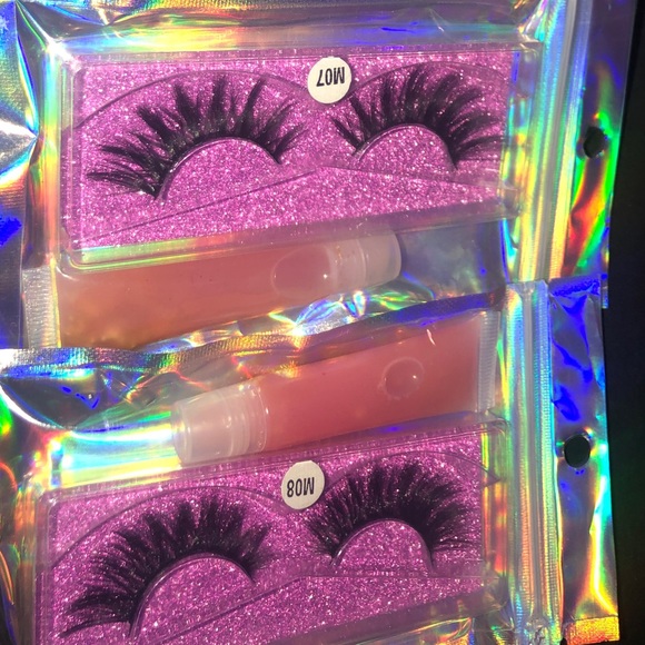 Eyelashes and lipgloss - Picture 4 of 4